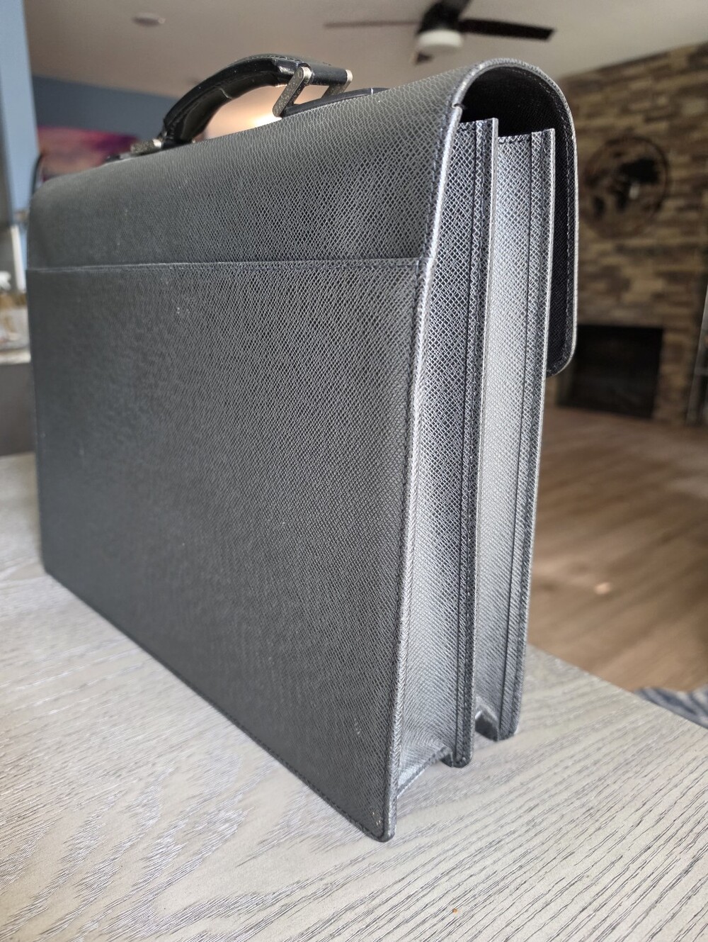Authentic Louis Vuitton Luxury Men's Briefcase - Black/grey Leather - Picture 3 of 16